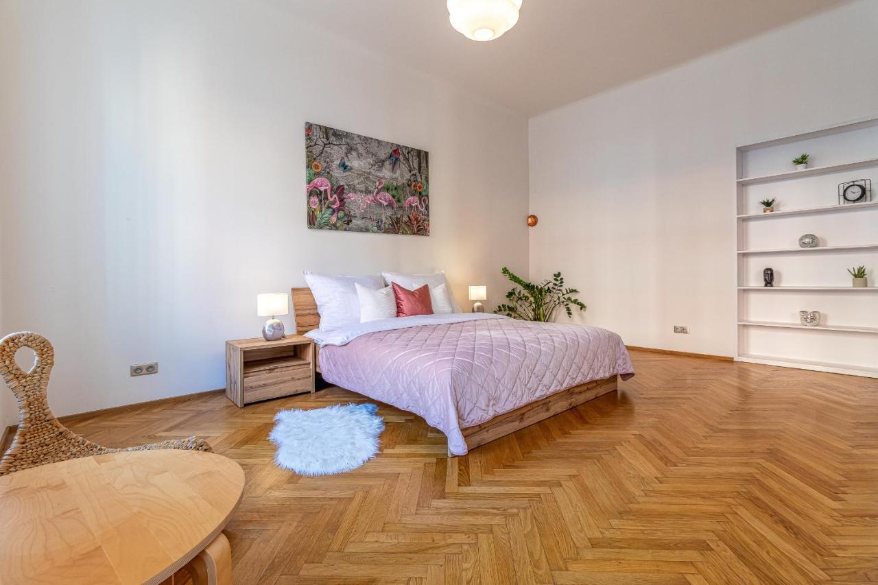 Stylish Luxury Flat In Old Town Apartman Pozsony Kültér fotó