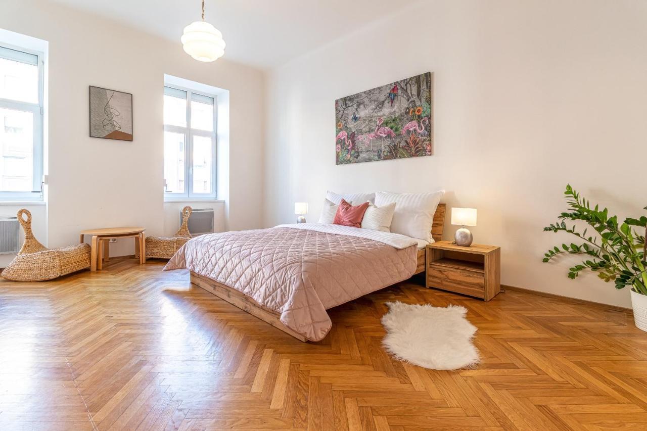 Stylish Luxury Flat In Old Town Apartman Pozsony Kültér fotó